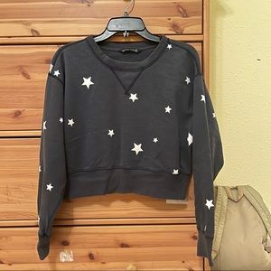 Abercrombie and Fitch Women’s Star Printed Dark Gray Cropped Sweatshirt Size M